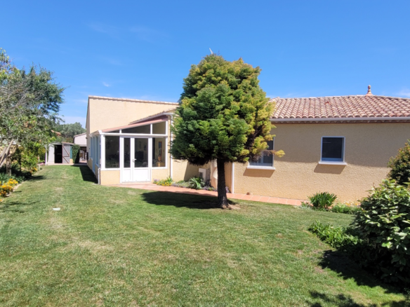 4-bedroom Detached House In Puimisson, France (190 M²)