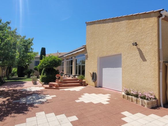4-bedroom Detached House In Puimisson, France (190 M²)