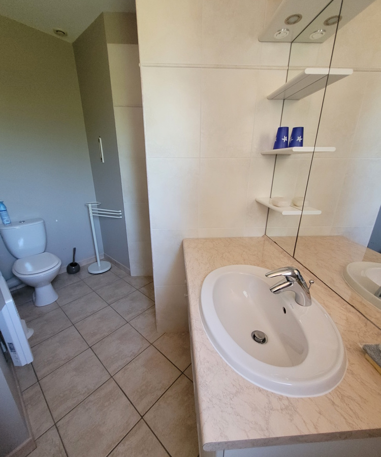 4-bedroom Detached House In Puimisson, France (190 M²)