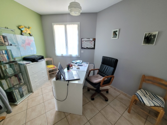 4-bedroom Detached House In Puimisson, France (190 M²)
