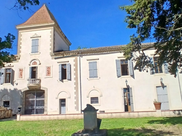 9-bedroom Property In Beziers, France (719 M²)