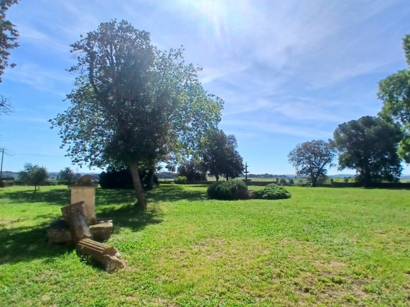 9-bedroom Property In Beziers, France (719 M²)