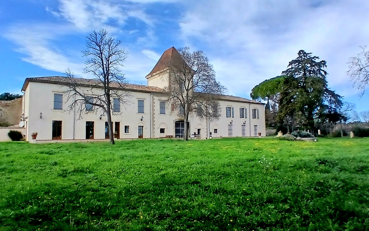 9-bedroom Property In Beziers, France (719 M²)