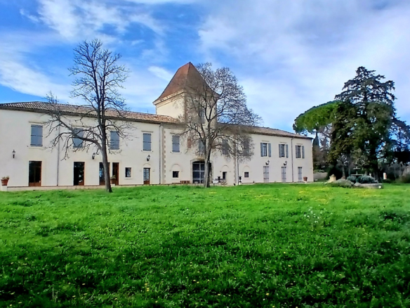 9-bedroom Property In Beziers, France (719 M²)