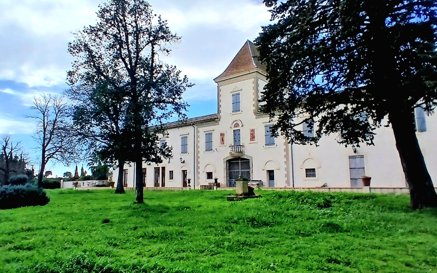 9-bedroom Property In Beziers, France (719 M²)