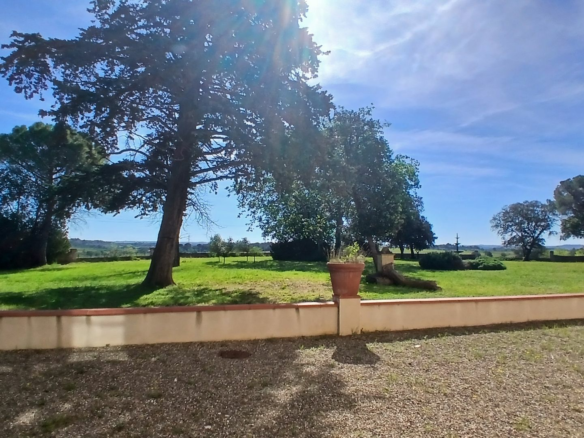 9-bedroom Property In Beziers, France (719 M²)