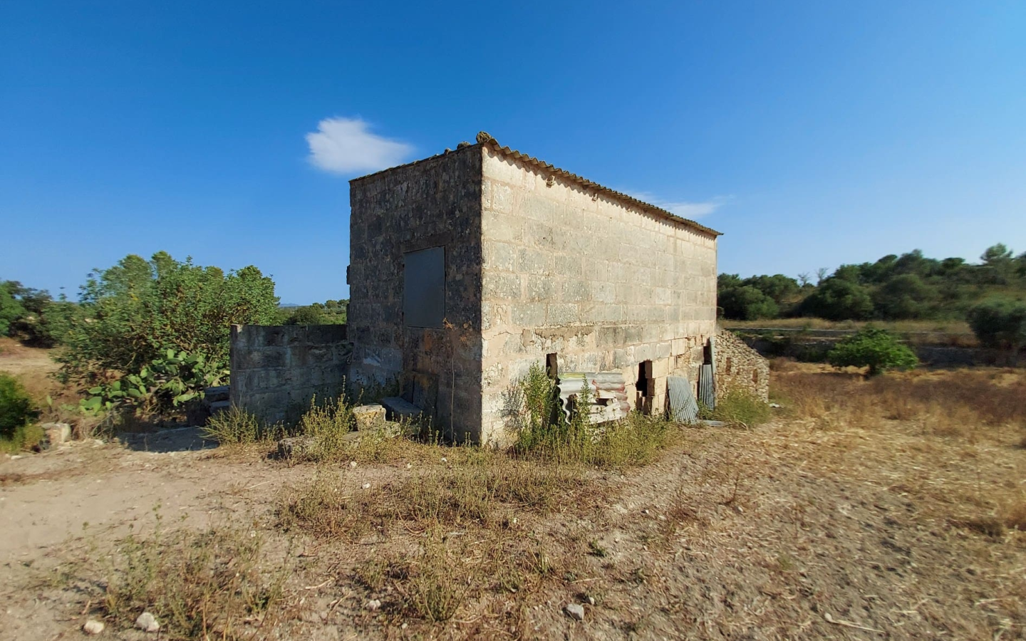 Land In Maria De La Salut, Spain (141 M²)
