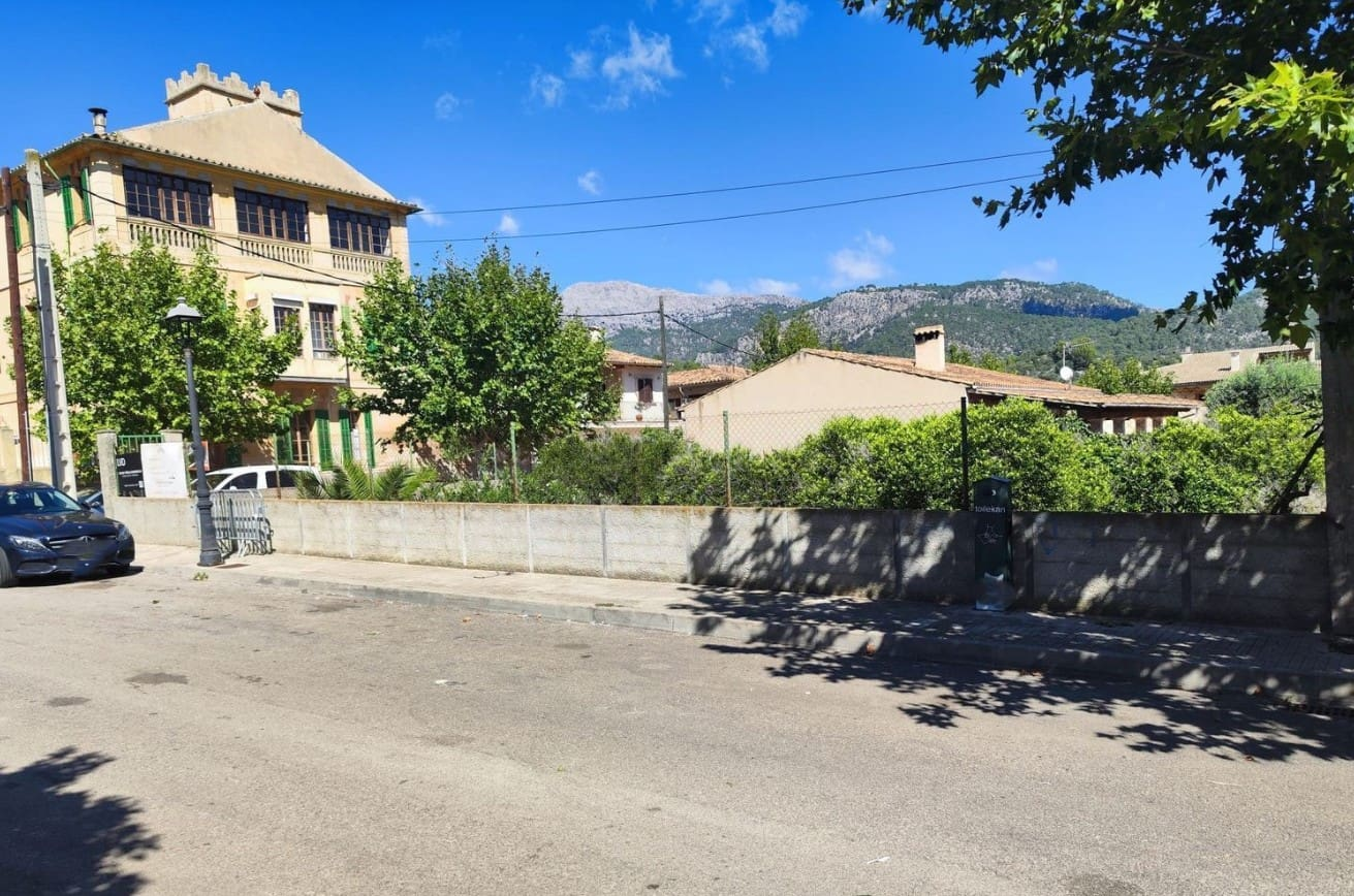 Land In Mancor De La Vall, Spain (404 M² Plot)