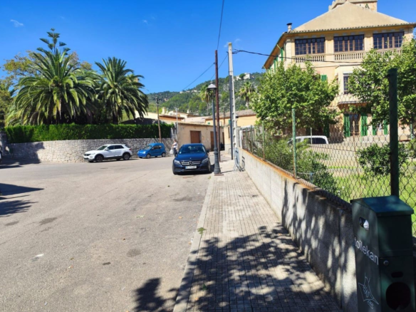 Land In Mancor De La Vall, Spain (404 M² Plot)