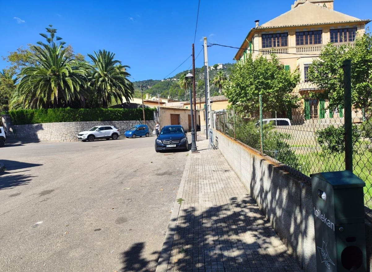 Land In Mancor De La Vall, Spain (404 M² Plot)