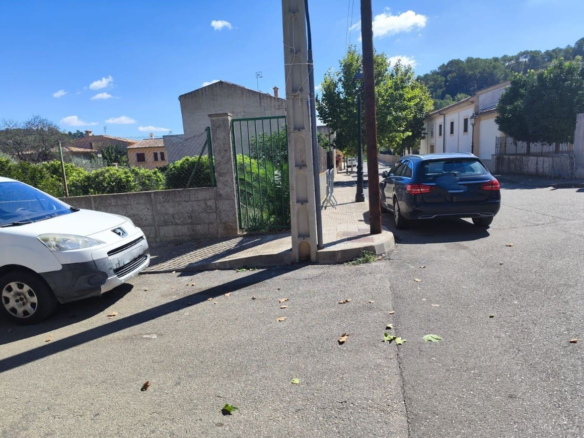 Land In Mancor De La Vall, Spain (404 M² Plot)