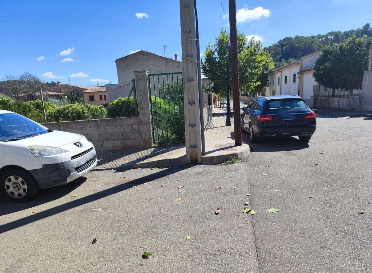 Land In Mancor De La Vall, Spain (404 M² Plot)