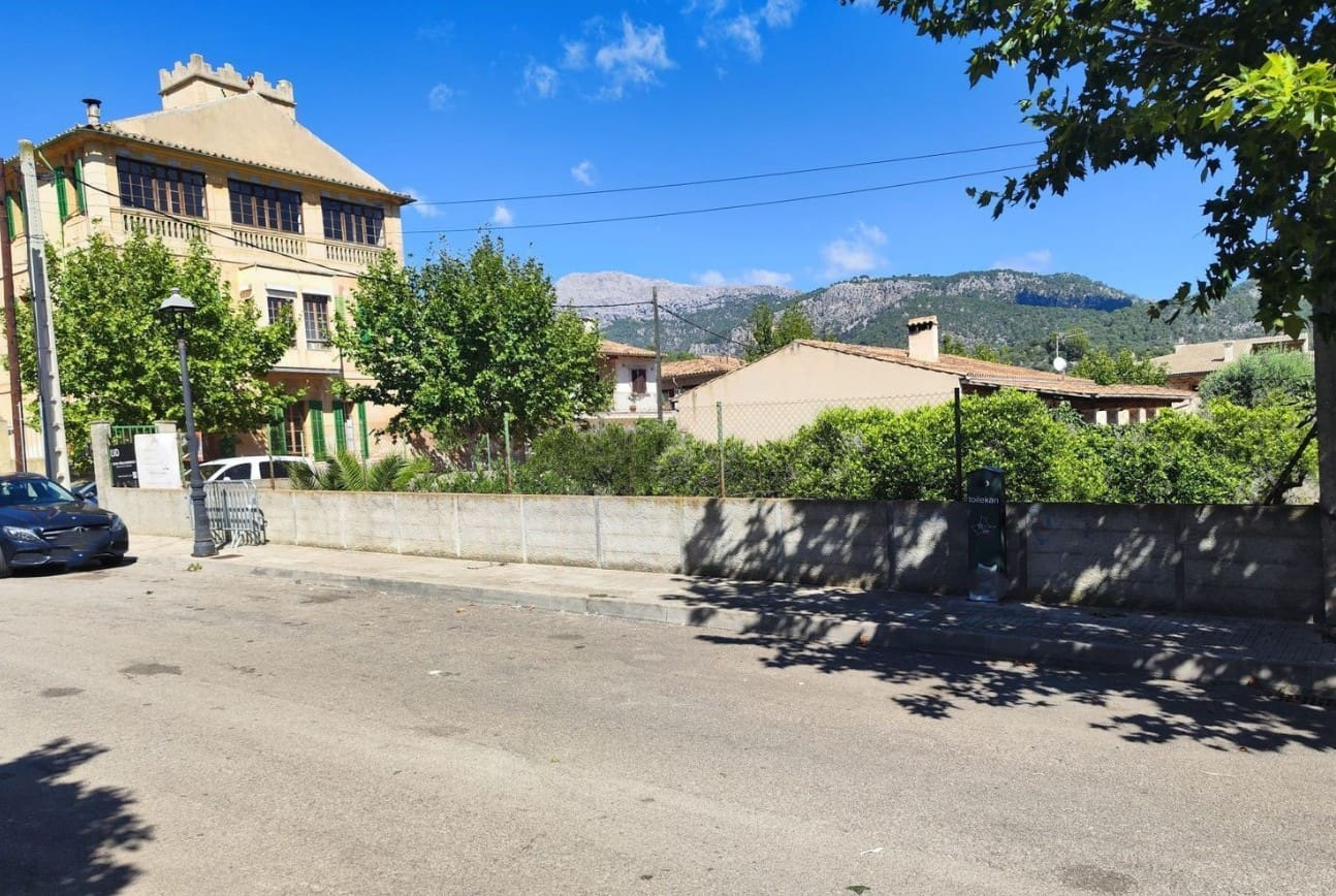 Land In Mancor De La Vall, Spain (404 M² Plot)