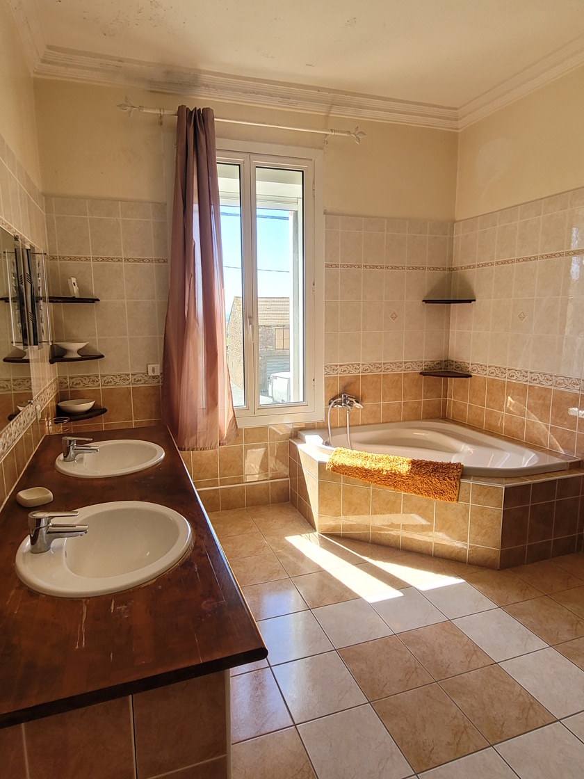 3-bedroom House In Capestang, France (130 M²)