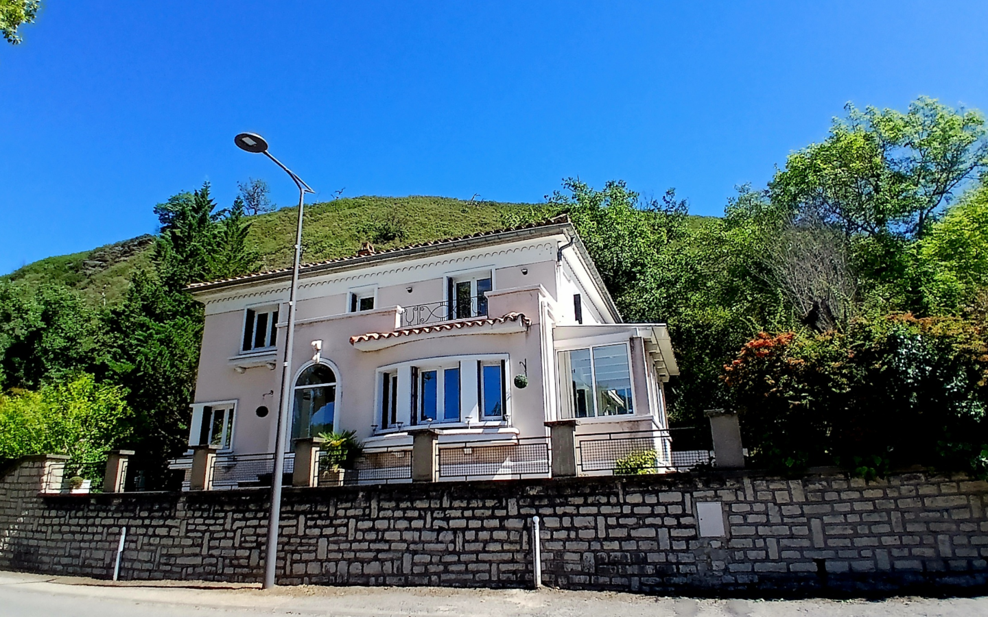4-bedroom Detached House In Esperaza, France (163 M²)