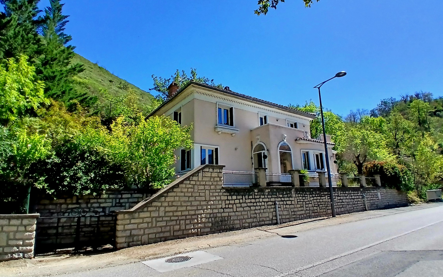 4-bedroom Detached House In Esperaza, France (163 M²)