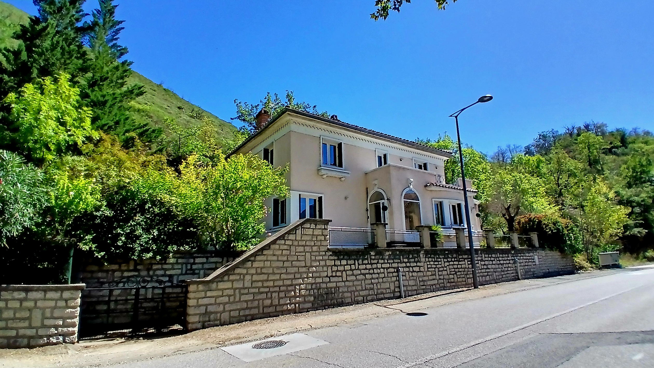 4-bedroom Detached House In Esperaza, France (163 M²)