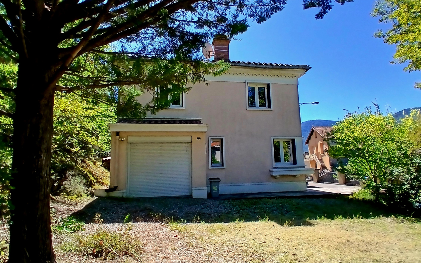 4-bedroom Detached House In Esperaza, France (163 M²)
