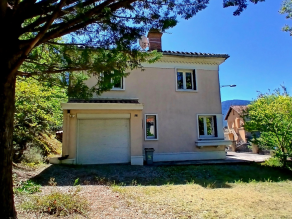4-bedroom Detached House In Esperaza, France (163 M²)