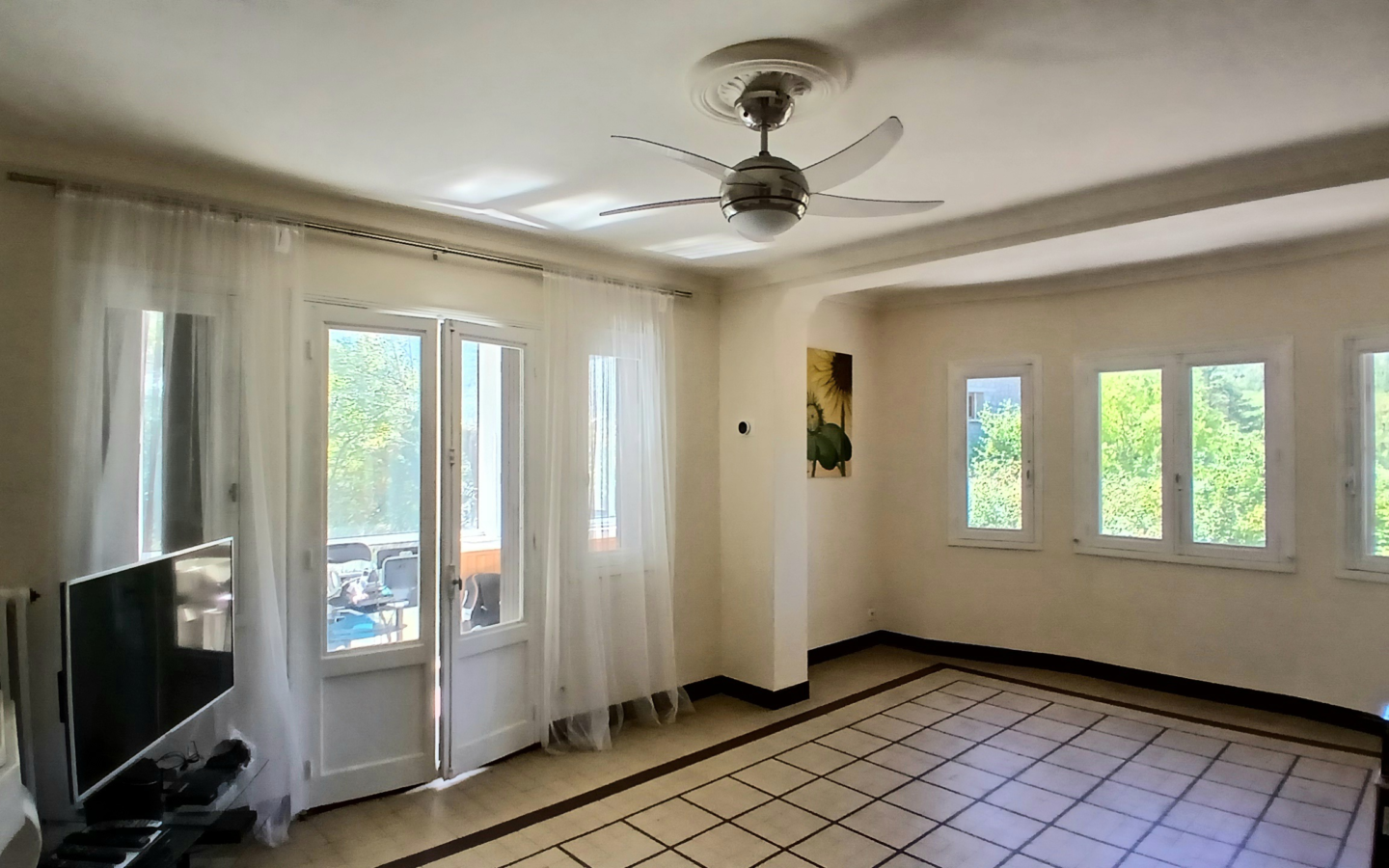 4-bedroom Detached House In Esperaza, France (163 M²)