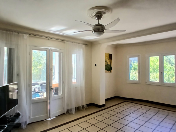 4-bedroom Detached House In Esperaza, France (163 M²)