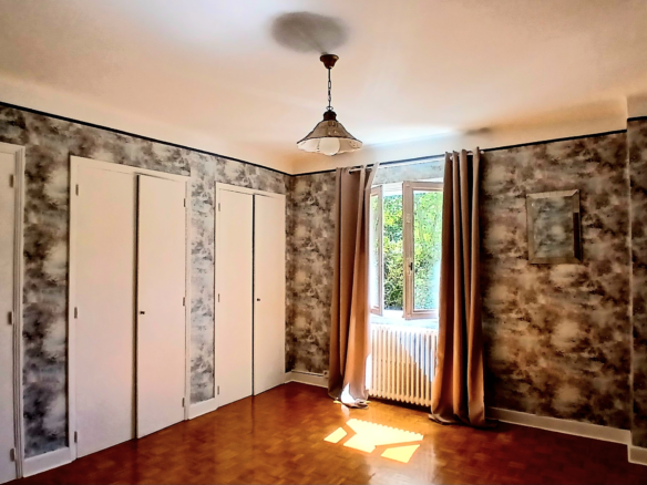 4-bedroom Detached House In Esperaza, France (163 M²)