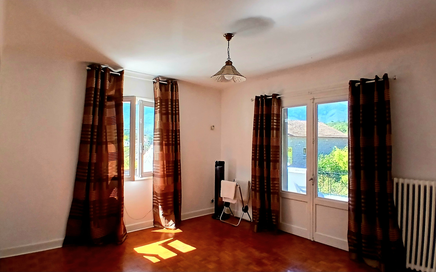 4-bedroom Detached House In Esperaza, France (163 M²)