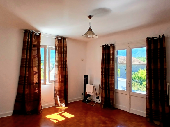 4-bedroom Detached House In Esperaza, France (163 M²)