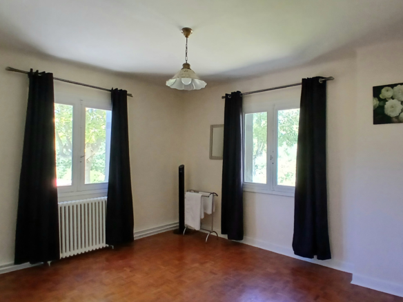 4-bedroom Detached House In Esperaza, France (163 M²)