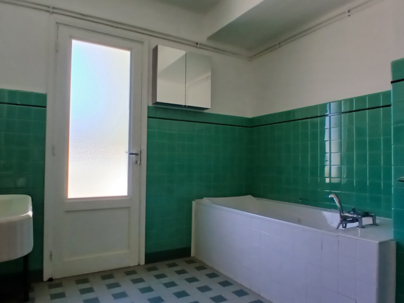 4-bedroom Detached House In Esperaza, France (163 M²)