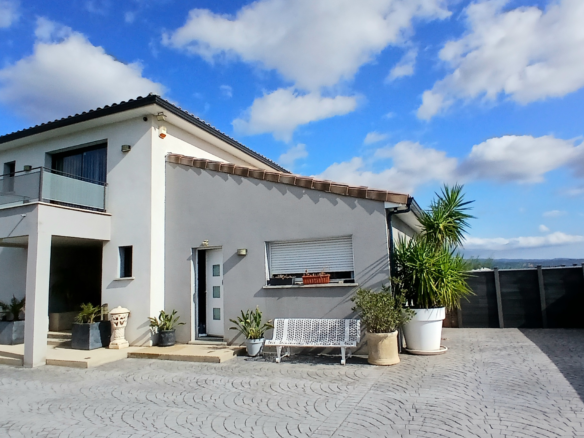 Detached House In Lezignan Corbieres