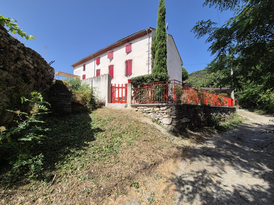 9-bedroom House In Olargues, France (367 M²)