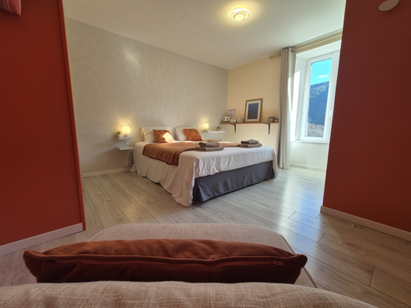 9-bedroom House In Olargues, France (367 M²)
