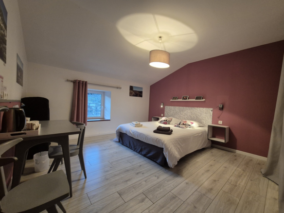 9-bedroom House In Olargues, France (367 M²)