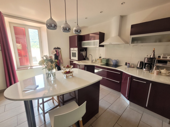 9-bedroom House In Olargues, France (367 M²)