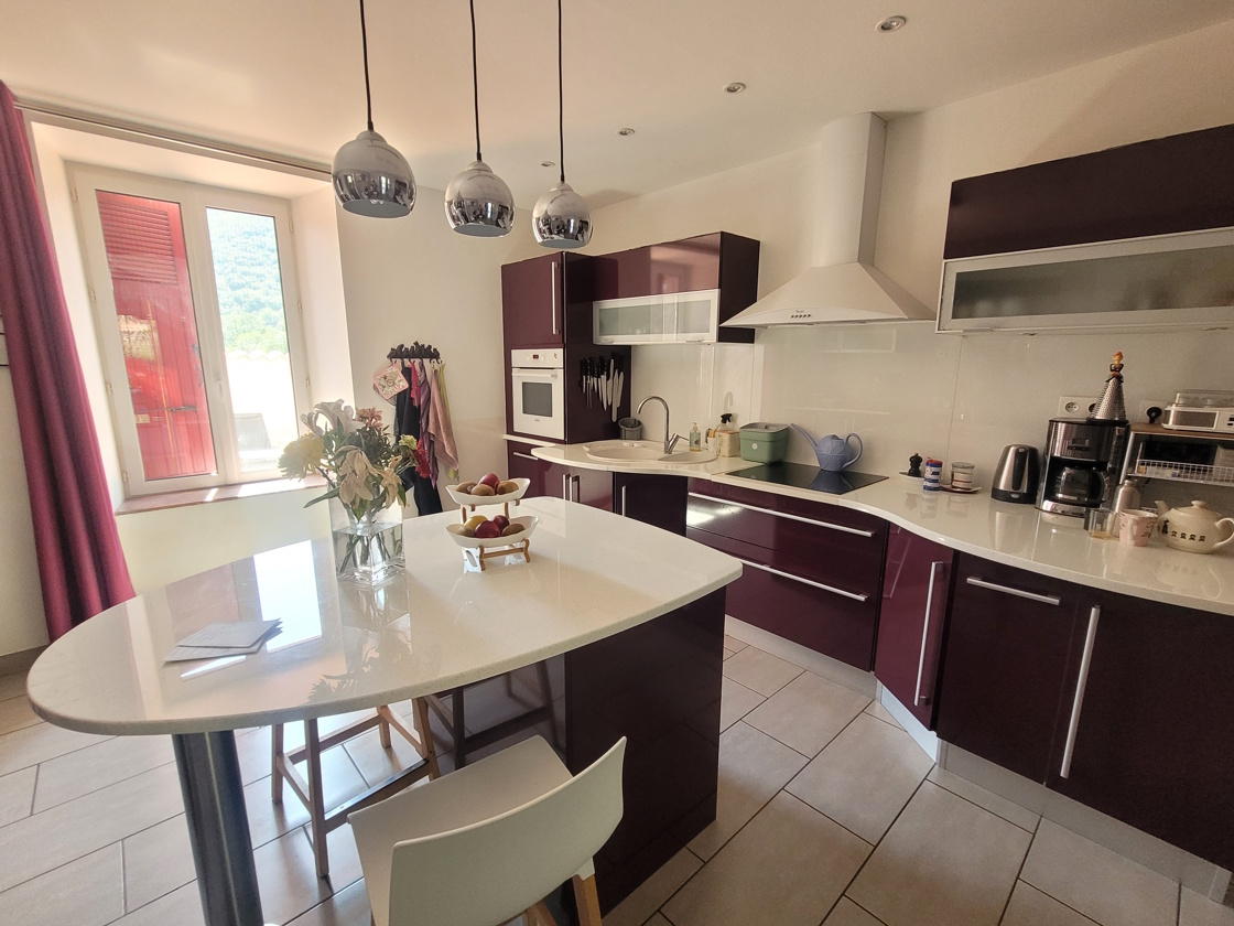 9-bedroom House In Olargues, France (367 M²)