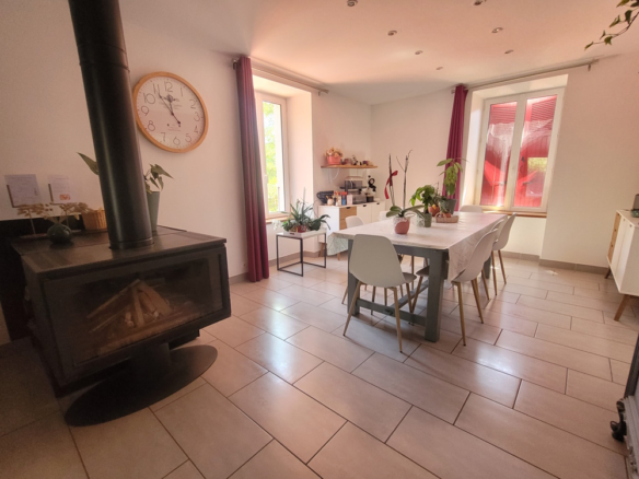 9-bedroom House In Olargues, France (367 M²)