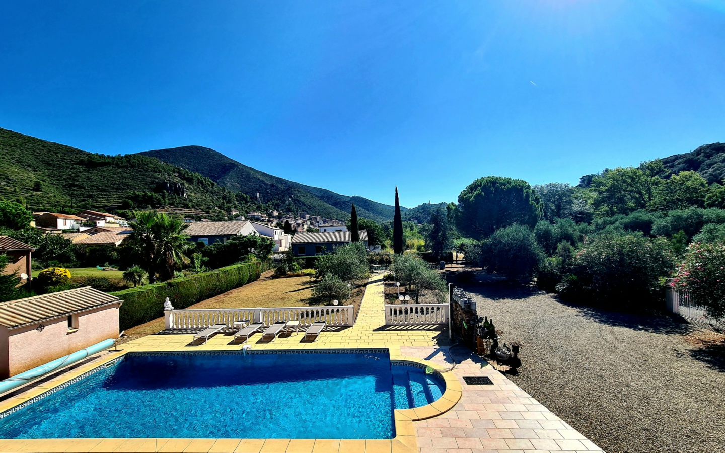 7-bedroom Detached House In Cessenon Sur Orb, France (248 M²)