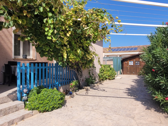 4-bedroom Detached House In Pezenas, France (125 M²)