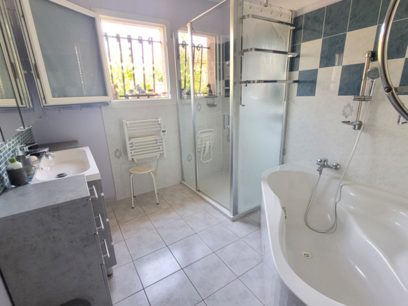 4-bedroom Detached House In Pezenas, France (125 M²)