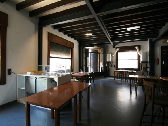 Commercial In Binissalem, Spain (173 M²)