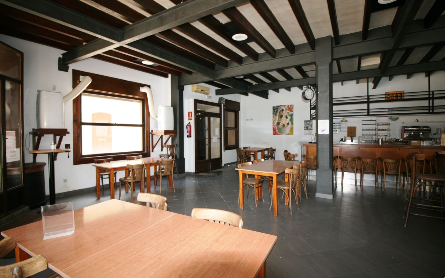 Commercial In Binissalem, Spain (173 M²)