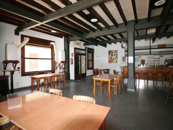 Commercial In Binissalem, Spain (173 M²)