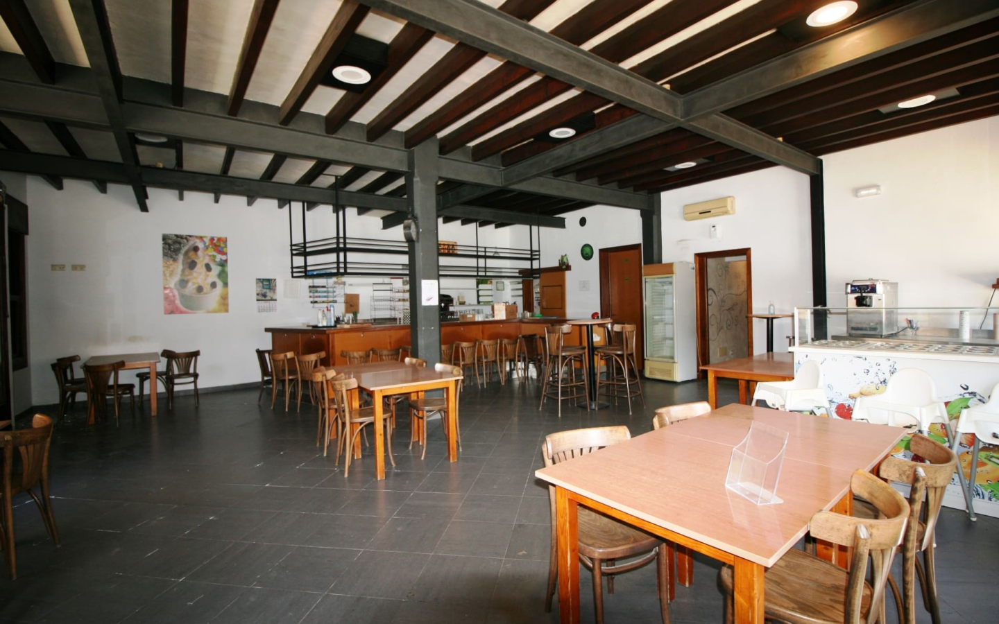 Commercial In Binissalem, Spain (173 M²)