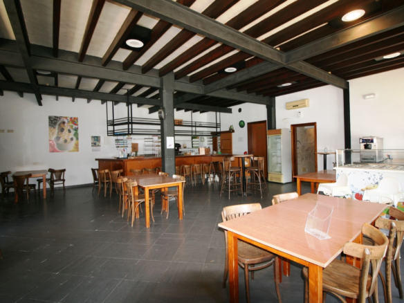Commercial In Binissalem, Spain (173 M²)
