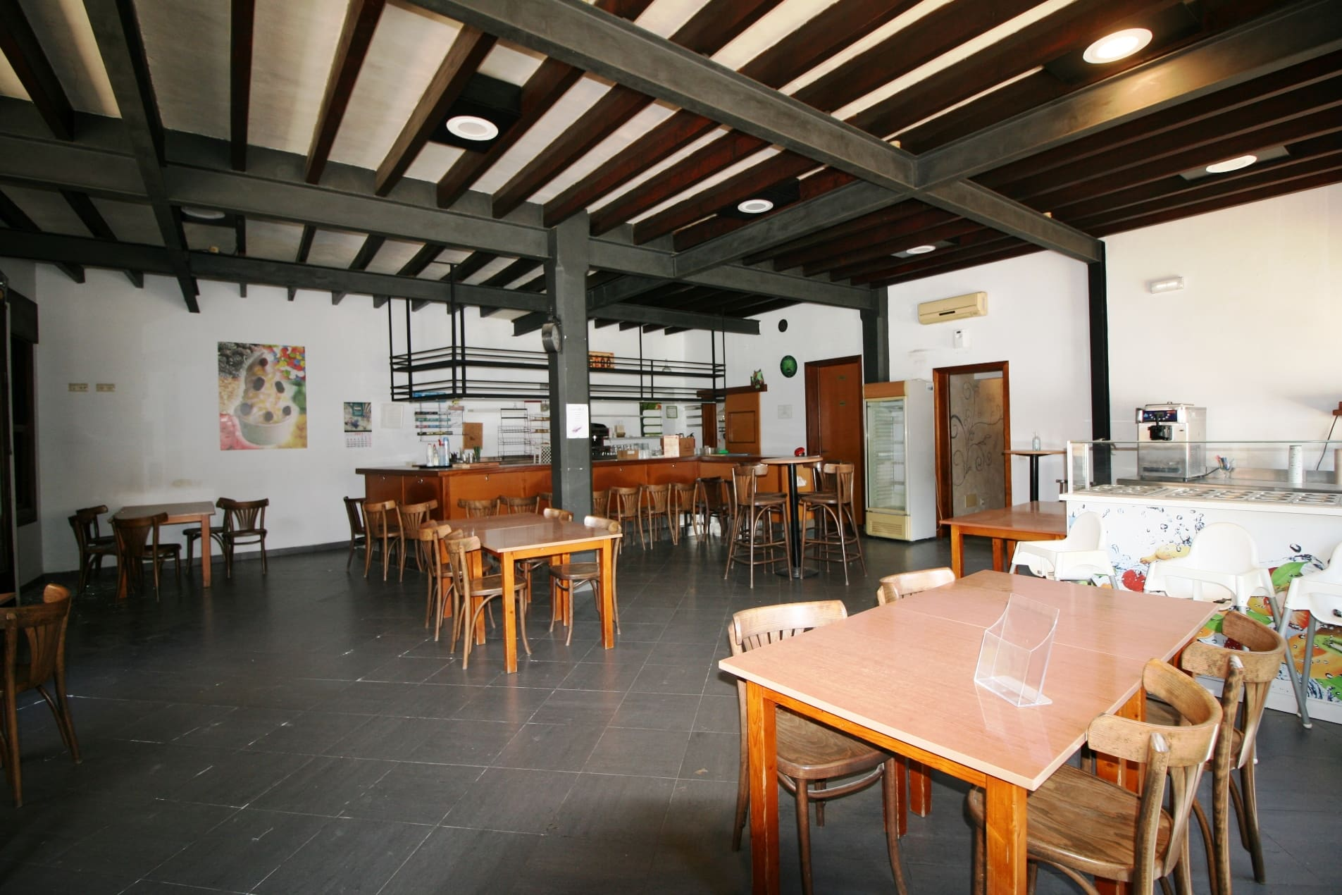 Commercial In Binissalem, Spain (173 M²)