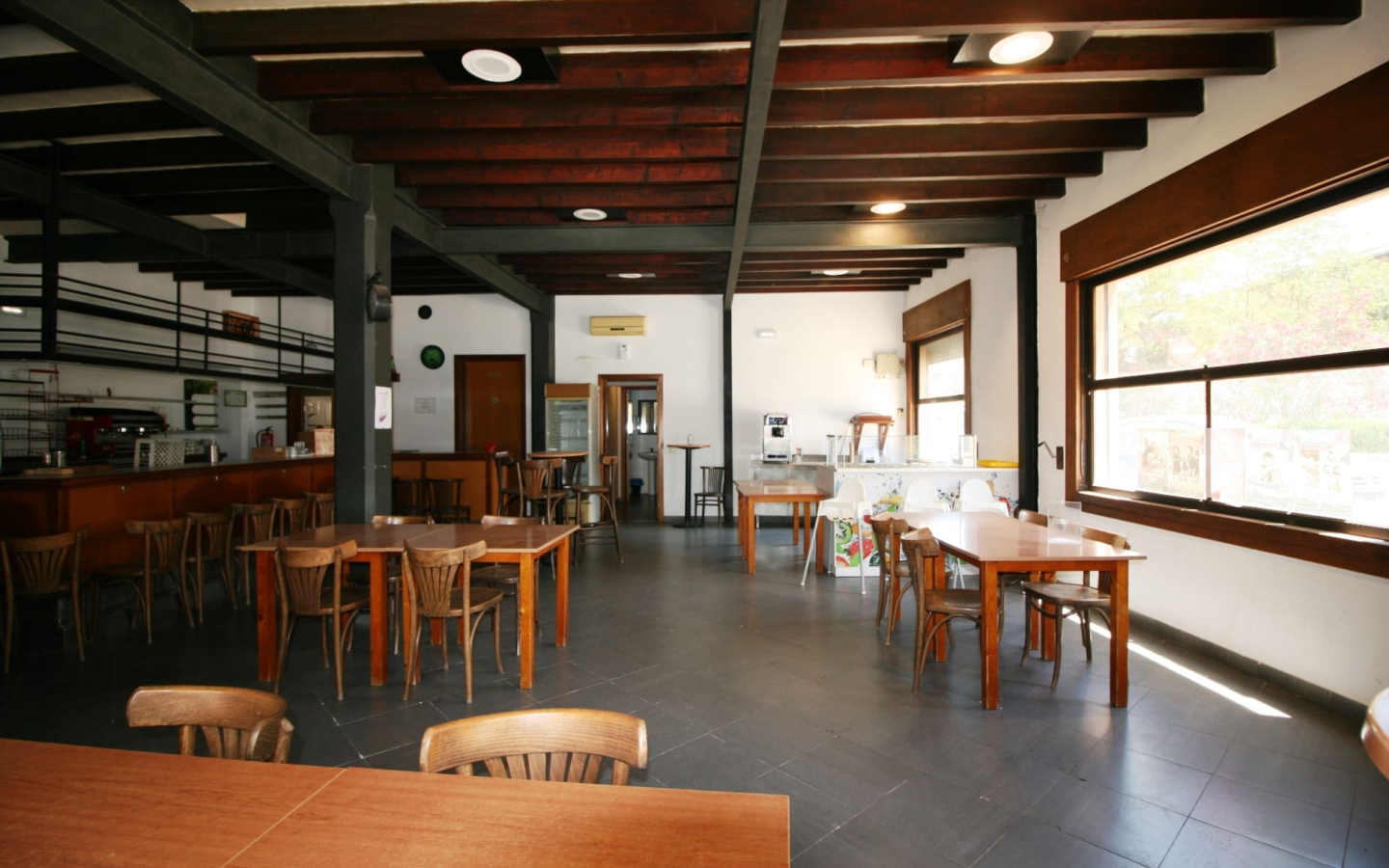 Commercial In Binissalem, Spain (173 M²)