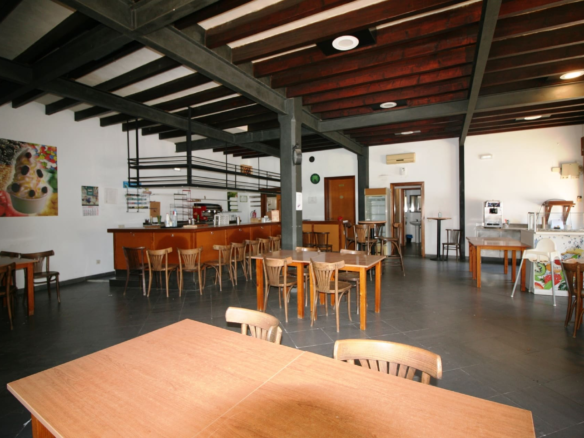 Commercial In Binissalem, Spain (173 M²)