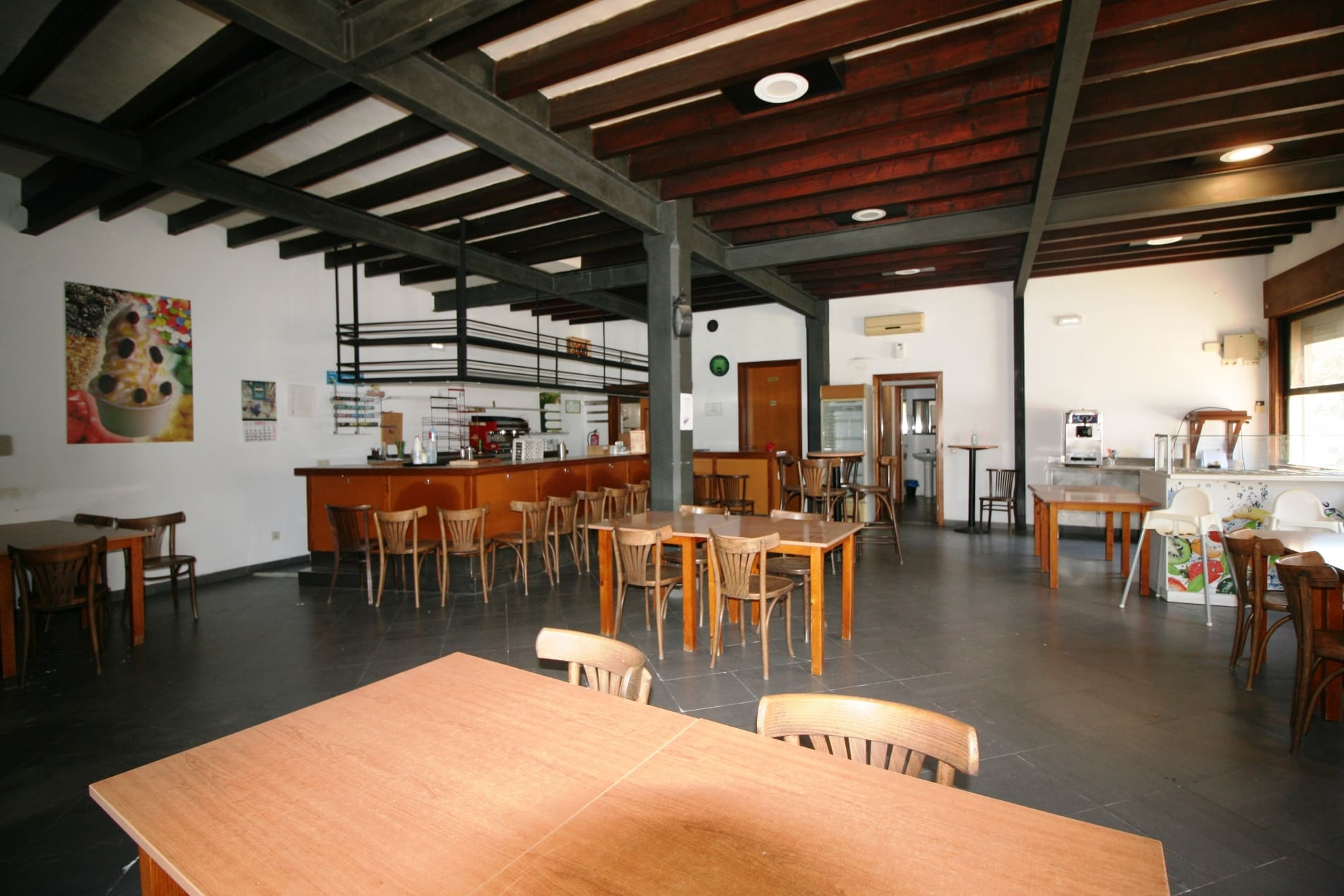 Commercial In Binissalem, Spain (173 M²)