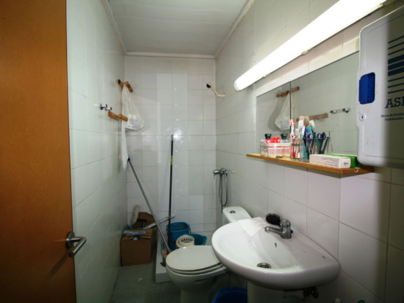 Commercial In Binissalem, Spain (173 M²)
